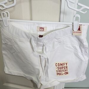 LEI Women's High Waist White Pull-On Shorts